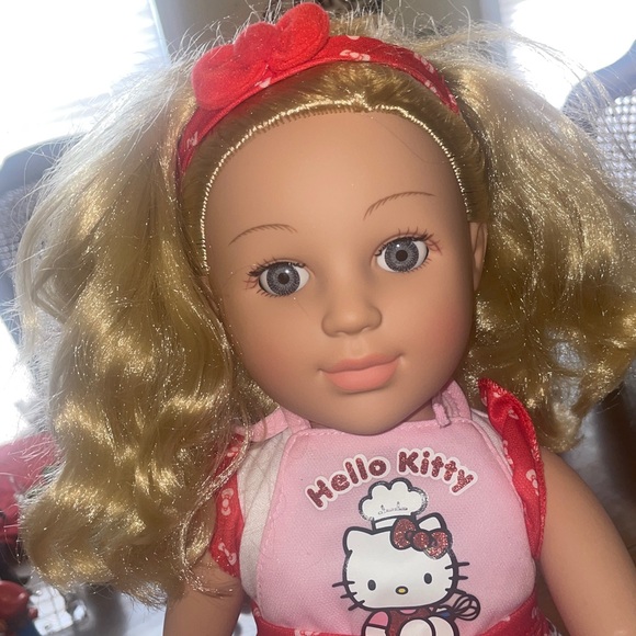 Hello Kitty Doll - Picture 3 of 6